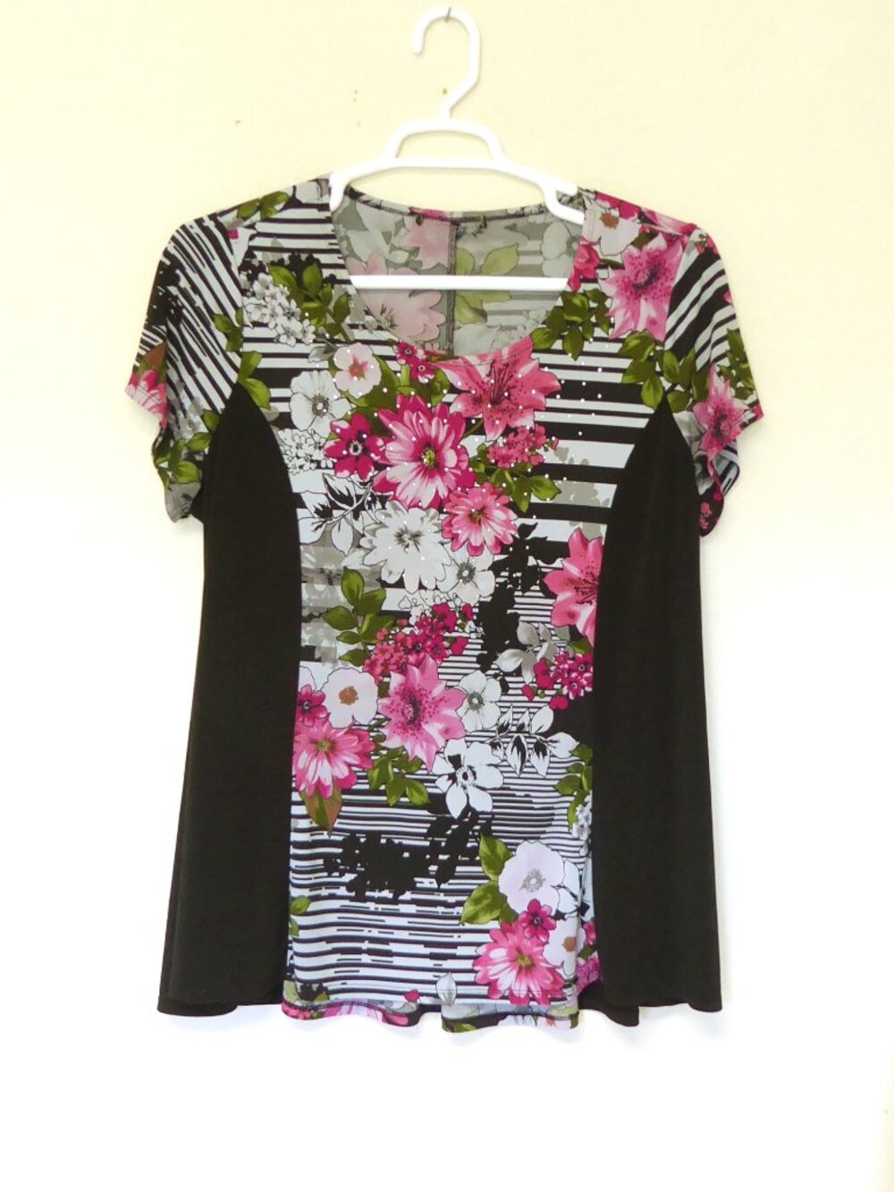 muted hot pink floral print black gray striped silver rhinestone top size XXL